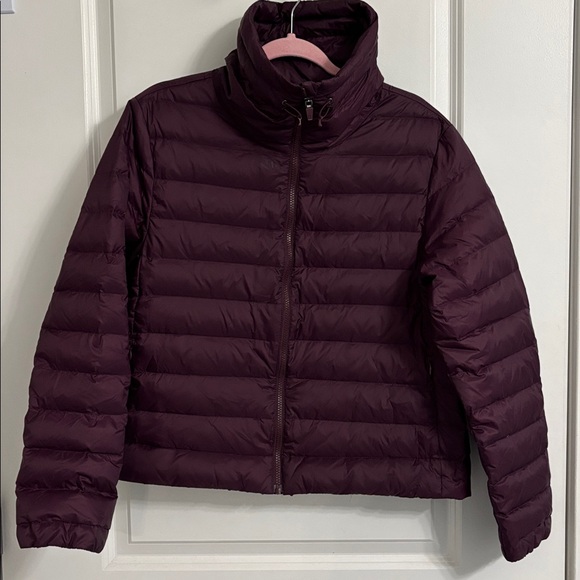 Sweaty Betty Pathfinder Lightweight Packable Jacket in Plum Red Size Medium - Picture 2 of 11